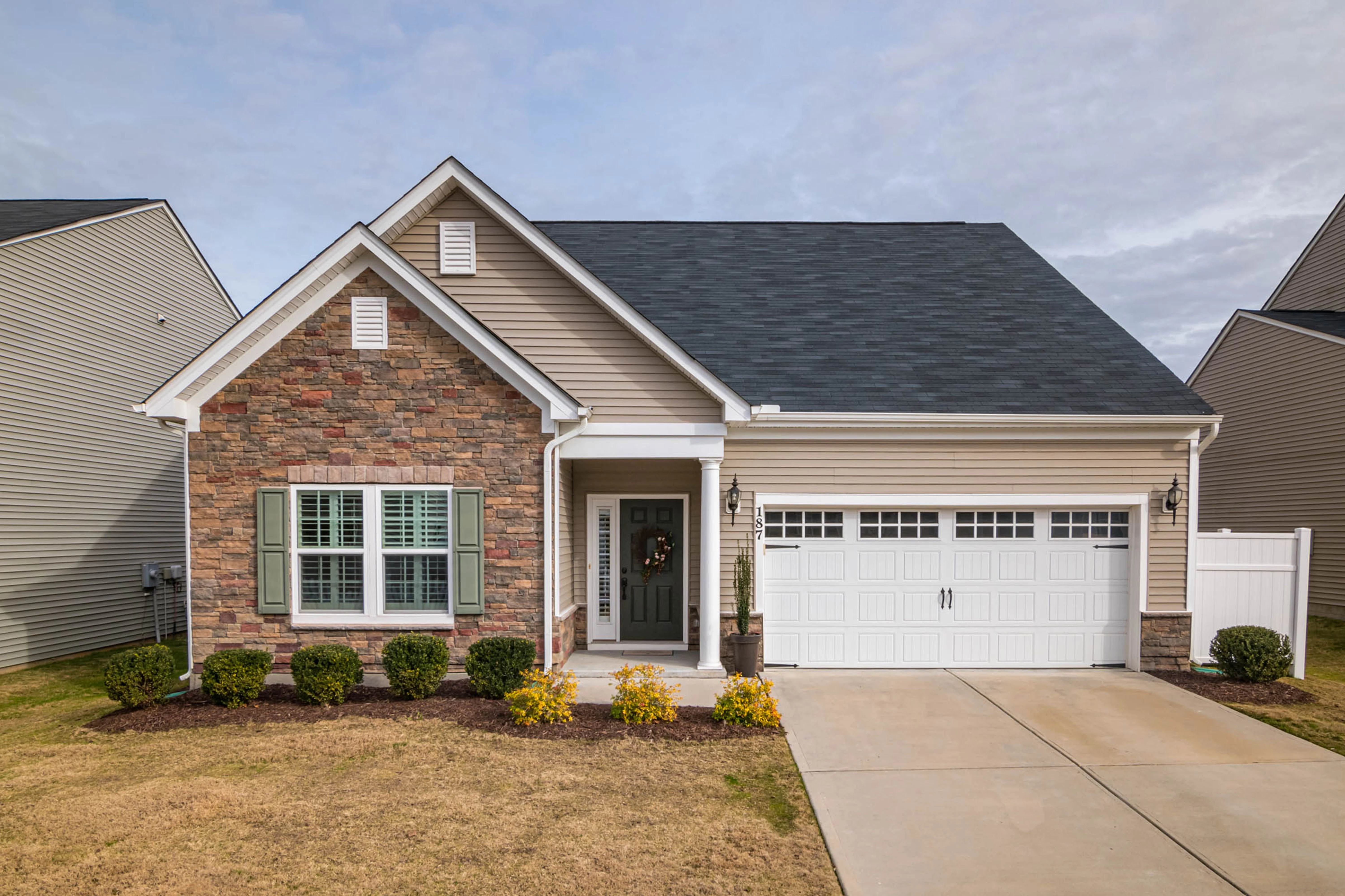 Residential garage door in Bridgeview